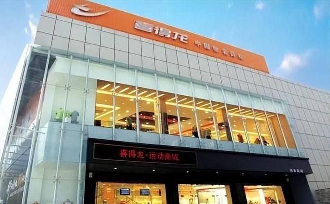 神坛的4个国产运动鞋看谁还在乱跟风？新利体育注册入口曾被吹上天如今却跌落
