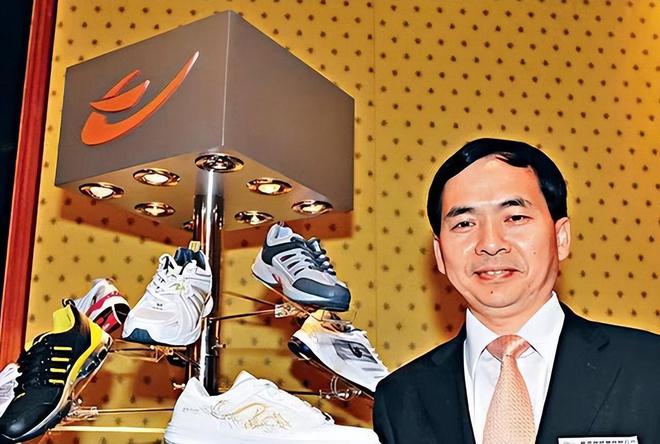 神坛的4个国产运动鞋看谁还在乱跟风？新利体育注册入口曾被吹上天如今却跌落(图13)
