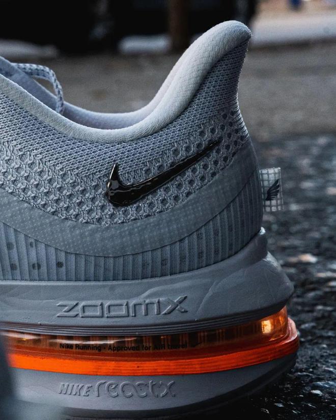 Nike跑鞋把能给的都给足了新利体育网页版配置诱人！这双(图2)