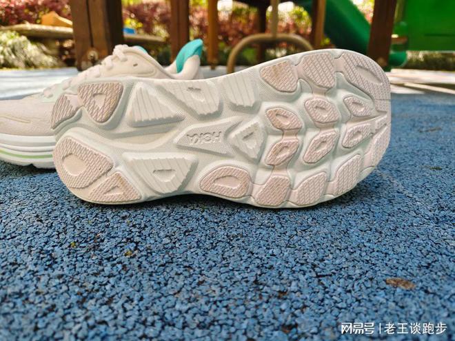 10：恰到好处的卓越跑鞋HOKA CLIFTON(图16)