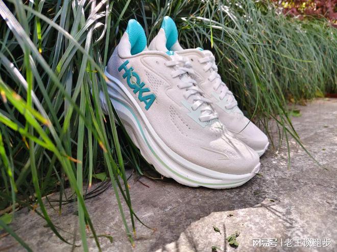 10：恰到好处的卓越跑鞋HOKA CLIFTON(图22)