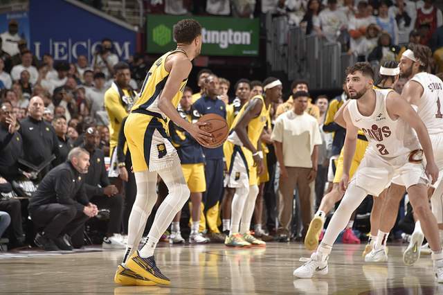 步东部绝杀2-0西部惨败1-1NBA季后赛：东部和西部神同(图5)