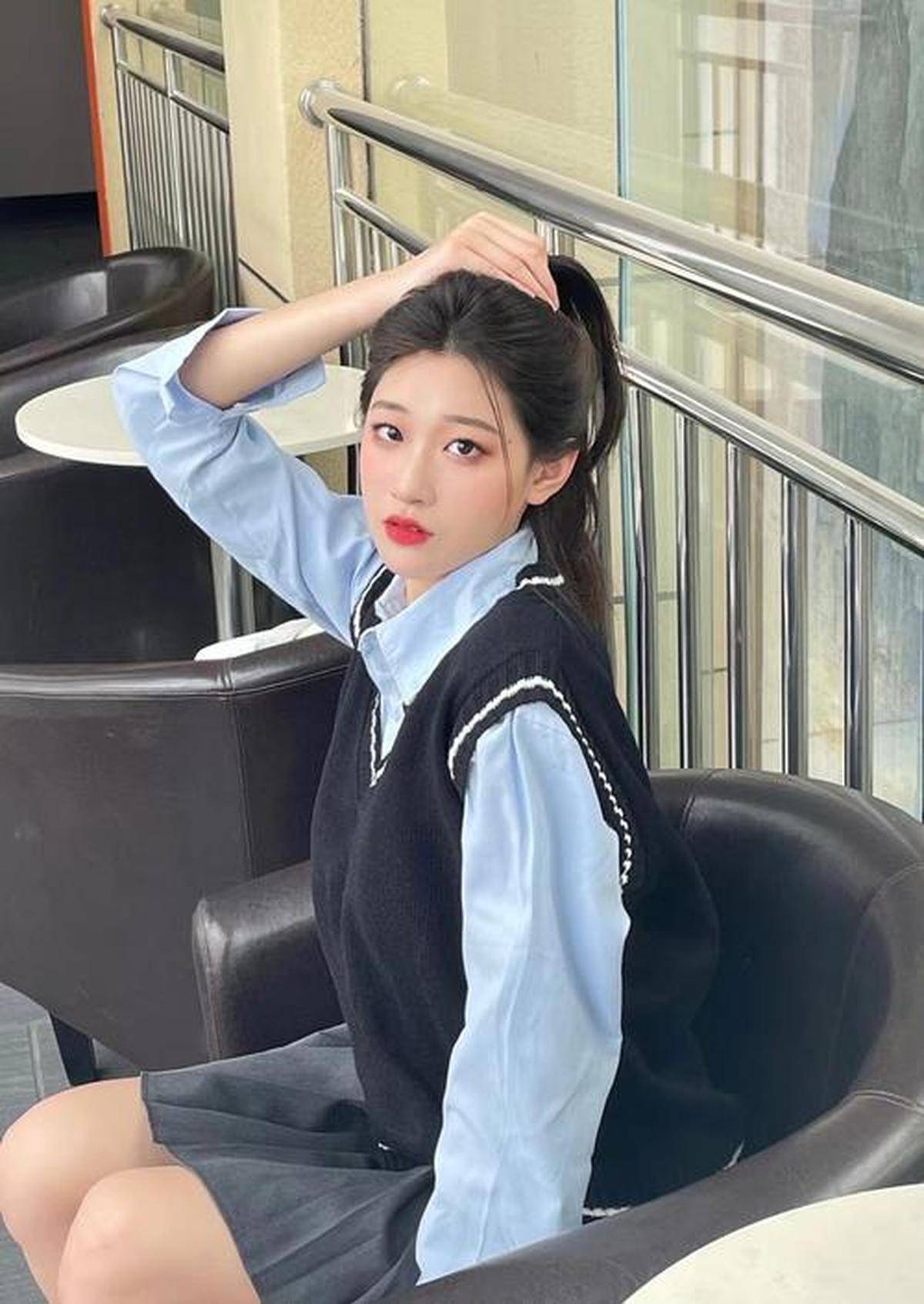 春亮眼元气又百搭学院穿搭氛围感青(图2)